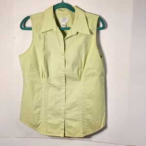 LOFT Sleeveless Button-Down Shirt in Pale Yellow